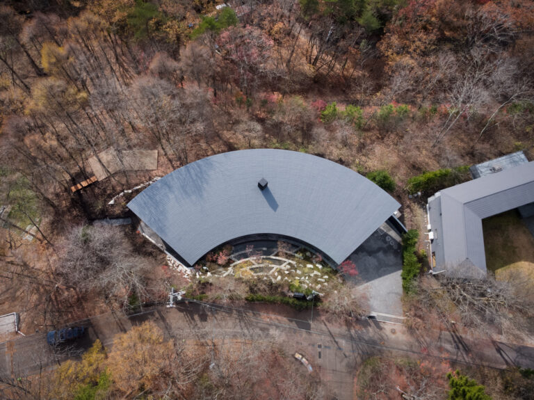 THE CONE 軽井沢の逆円錐