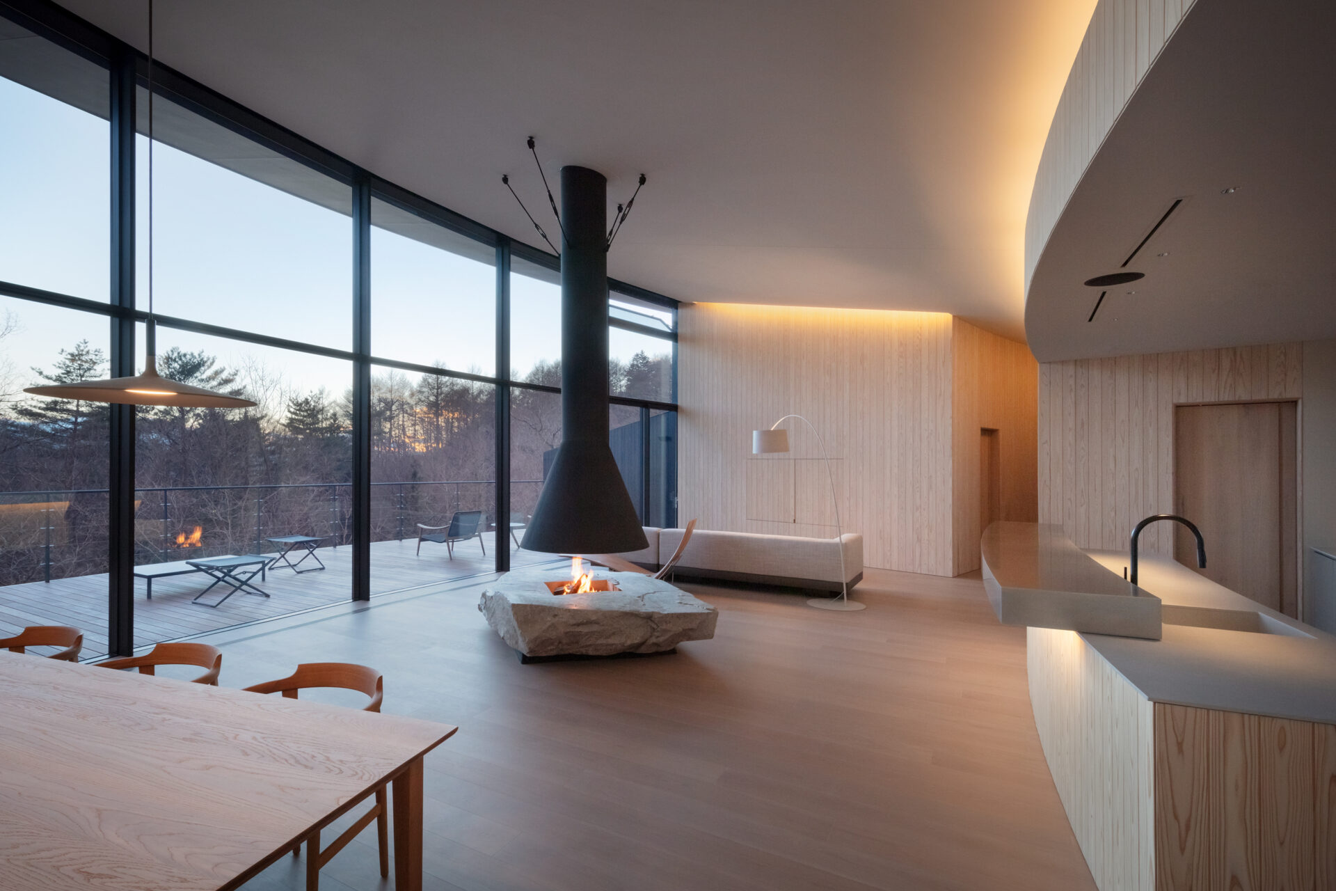 THE CONE 軽井沢の逆円錐